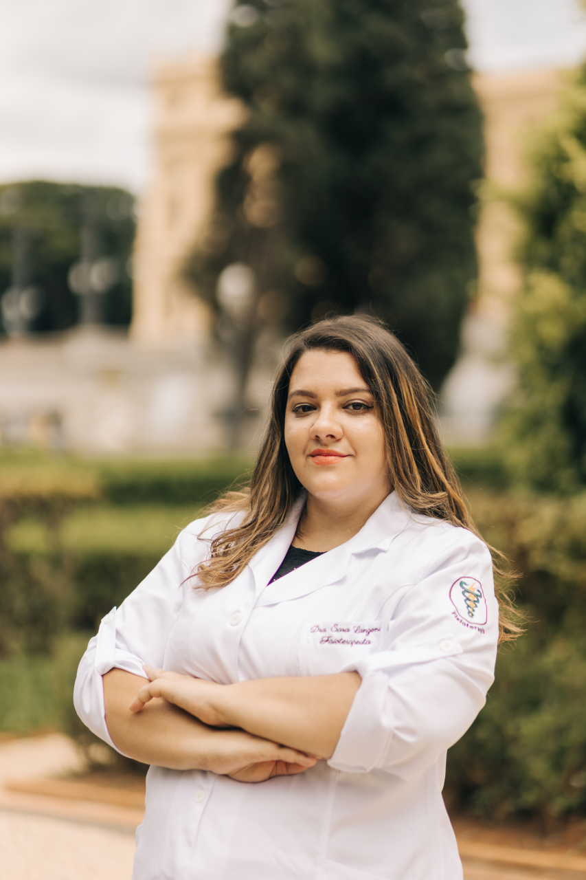 Dra. Sara Souza Lanzoni Faria, fisioterapeuta especializada em saúde do idoso